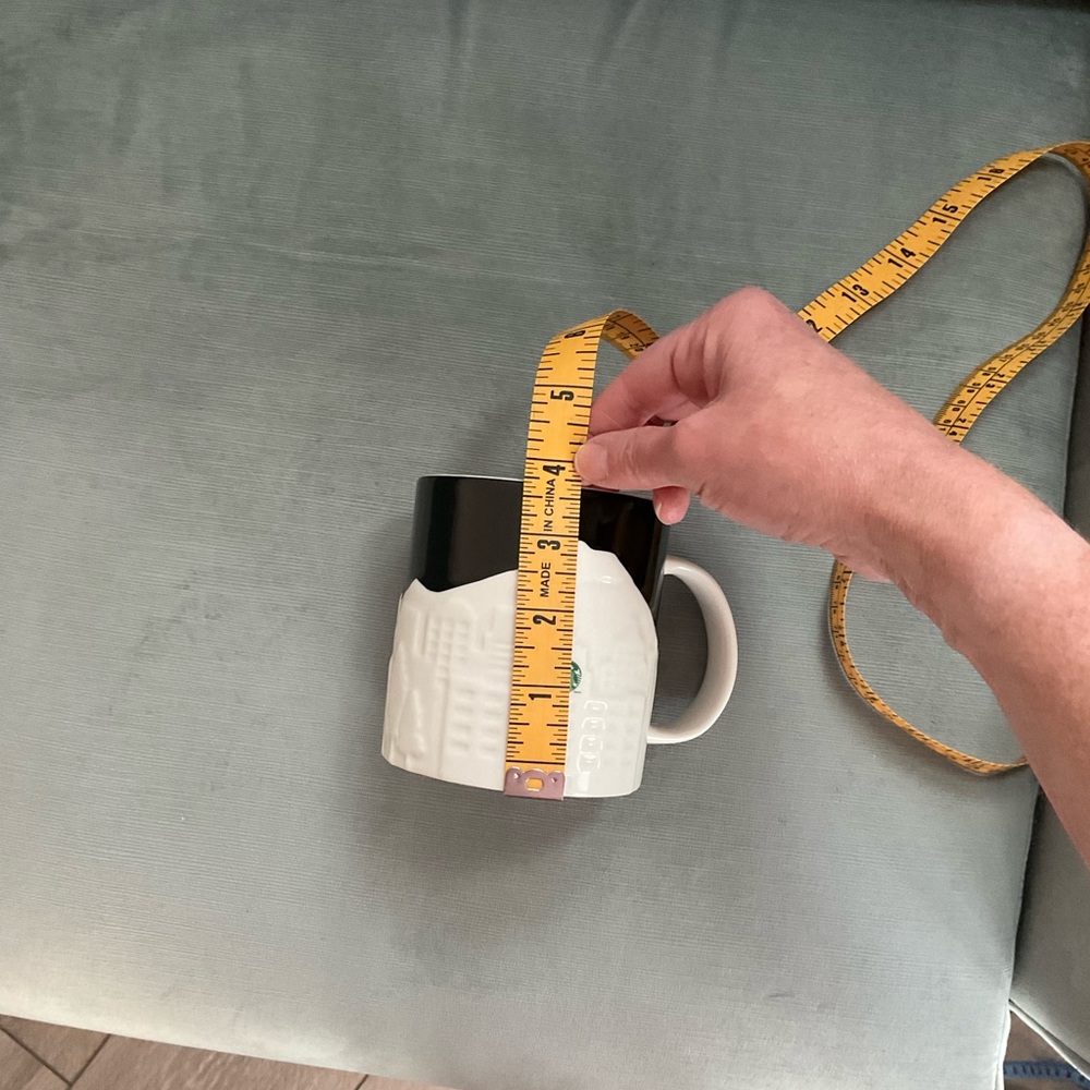 NWOT 2012 Collector’s Series 16oz ceramic Starbucks Seattle raised design mug - Picture 9 of 10